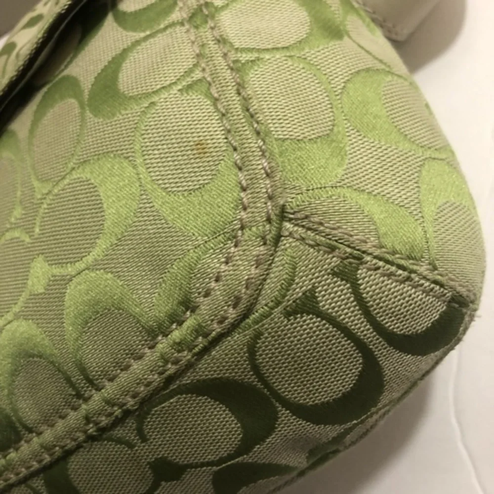 Coach RARE signature y2k green white leather soho bag f15668